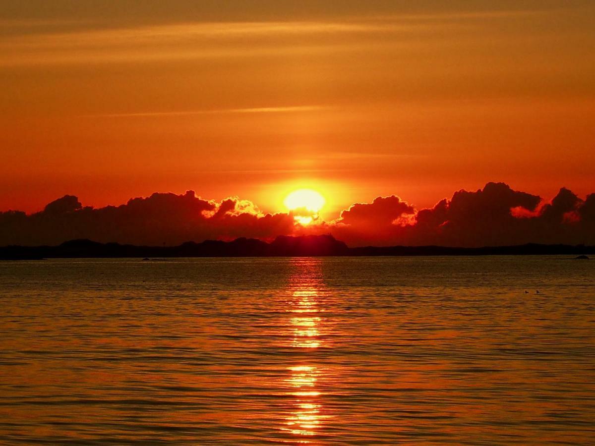 Midnight Sun View Lofoten Vila Leknes Exterior foto